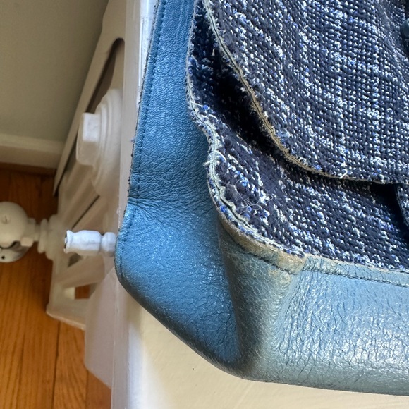 Chanel Classic Single Medium Flap Bag Tweed and calfskin 18x 2014 - Picture 16 of 17